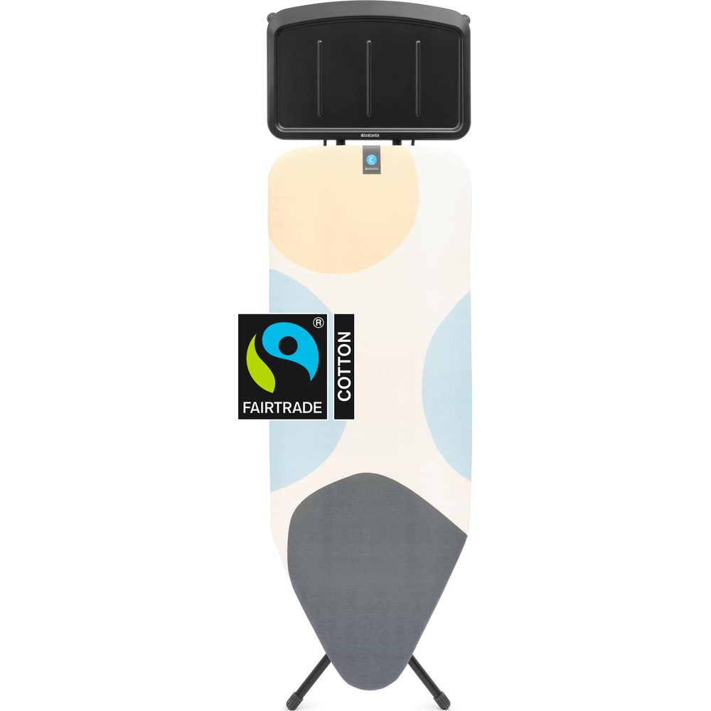 Une planche à repasser avec les labels Fairtrade et Coton, décorée de cercles.