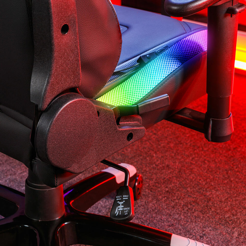 Gamingstuhl mit RGB-Beleuchtung, Leder und Verstellhebel.
