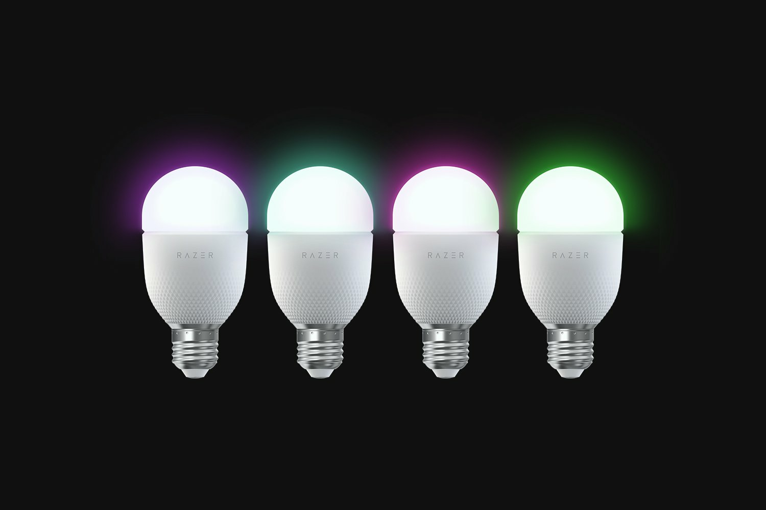 Quattro lampadine Razer con luce viola e verde su sfondo nero.