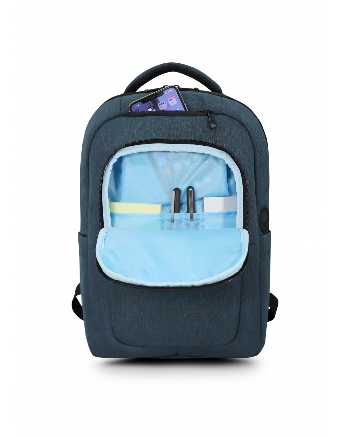 Ein dunkelblauer Rucksack mit geöffnetem Hauptfach, darin Stifte, Notizblock und Handy.