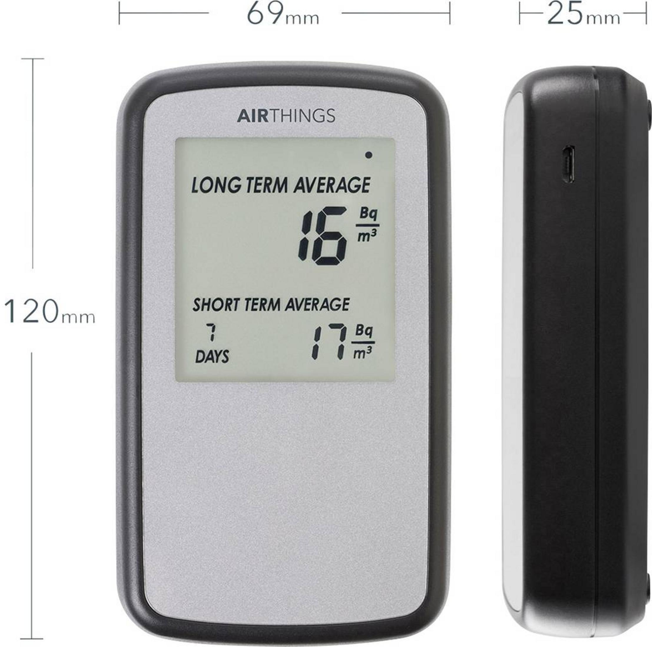 Dispositivo Airthings che mostra media a lungo termine 16 Bq/m³ e media a breve termine 17 Bq/m³.