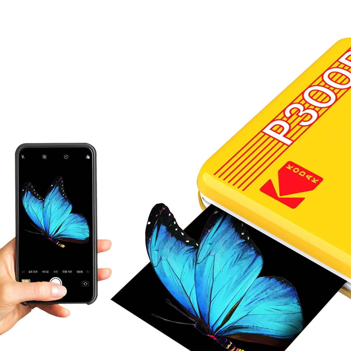 Ein Handy zeigt einen blauen Schmetterling. Daneben ein gelber Drucker, der einen Schmetterling druckt.