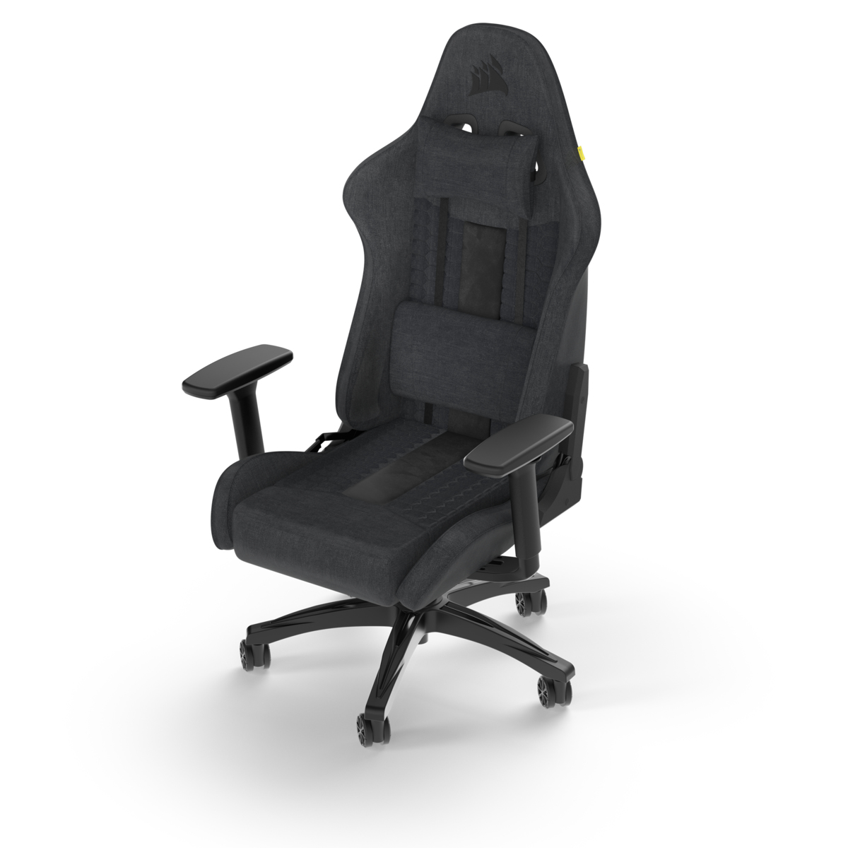 Dunkelgrauer Stoff-Gaming-Stuhl mit schwarzen Akzenten und Rädern, auf weißem Hintergrund.