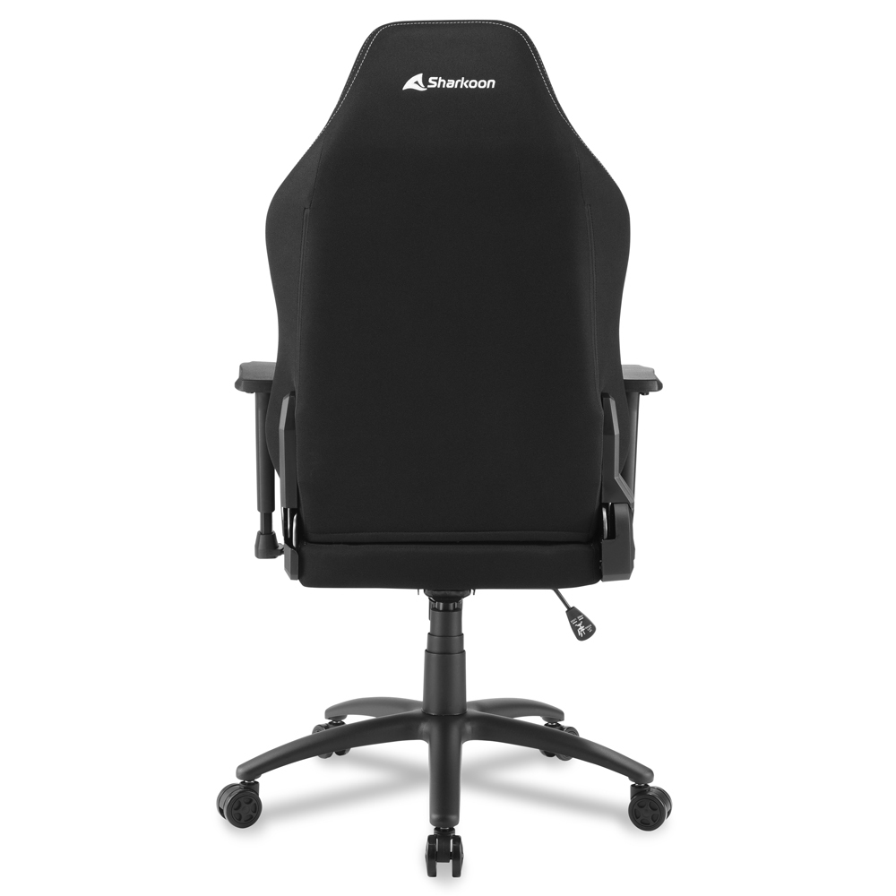 Vista trasera de una silla gamer Sharkoon negra con costuras y logo blancos.
