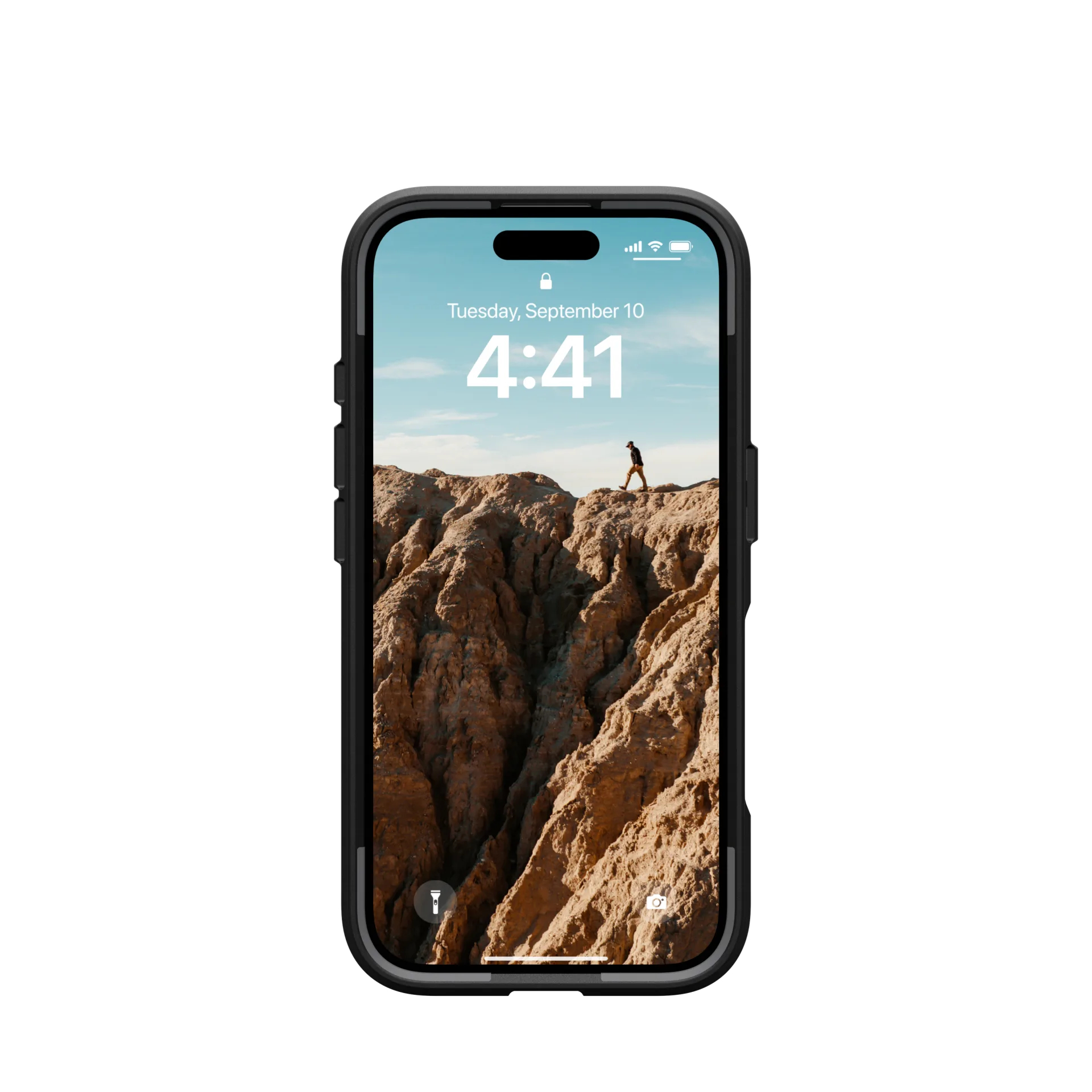 iPhone zeigt eine Person, die unter blauem Himmel auf einem felsigen Grat geht.