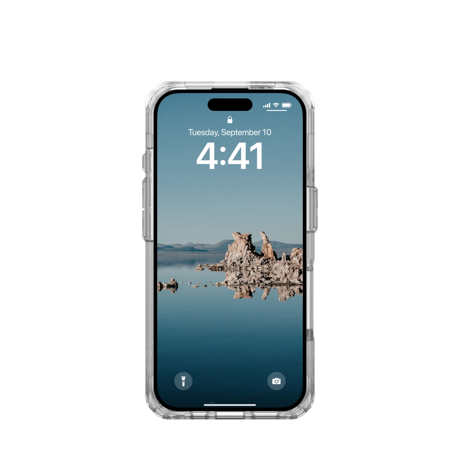 Ein durchsichtiges iPhone mit gesperrtem Bildschirm, das eine Berglandschaft mit Wasserspiegelung zeigt.