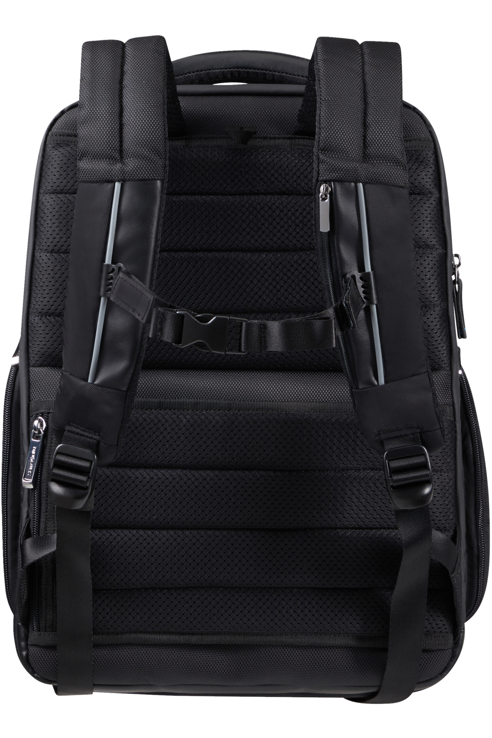 Rückseite eines schwarzen Rucksacks mit gepolsterten Schultergurten und Reißverschlusstaschen.
