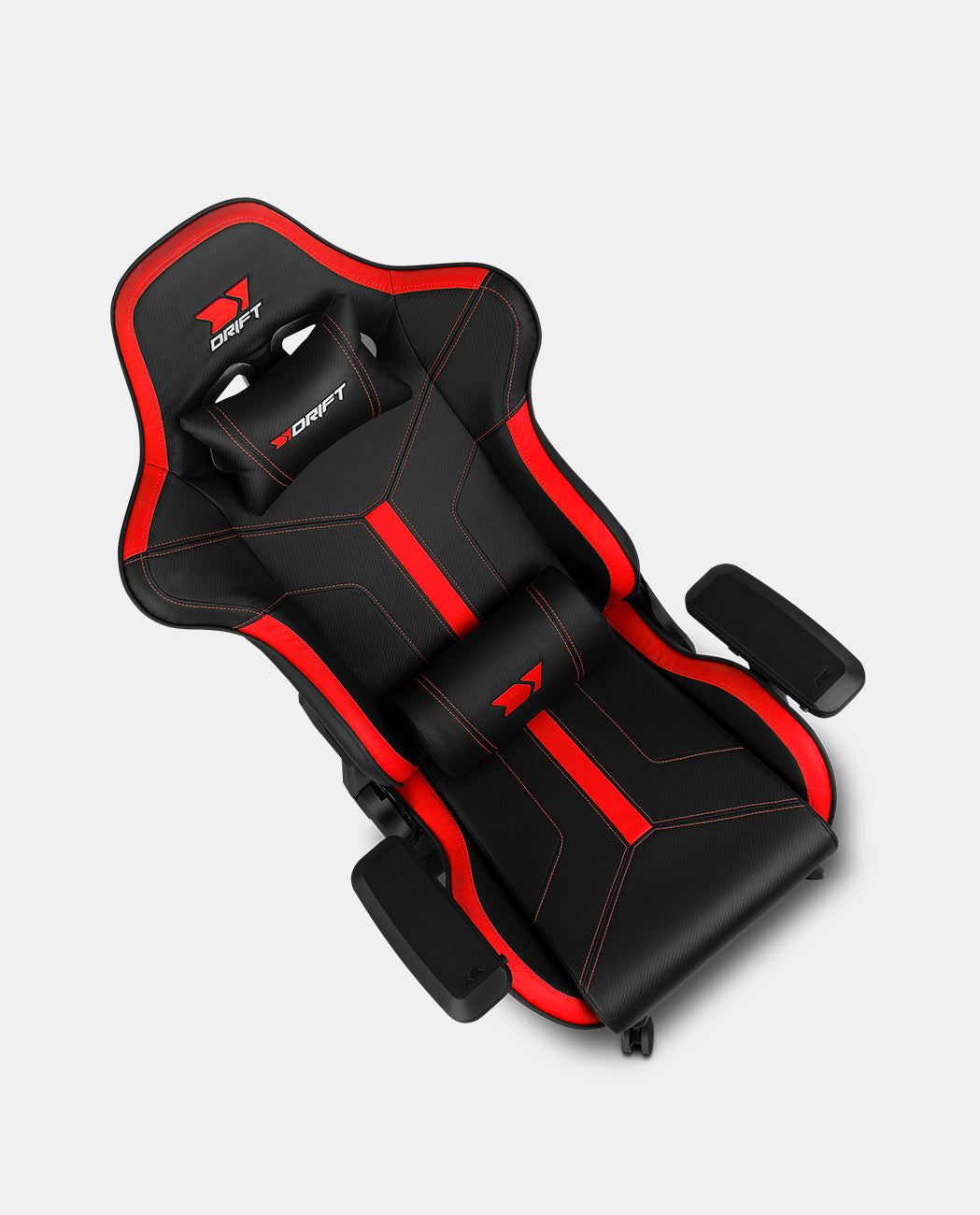Schwarzer und roter Gaming-Stuhl mit Lenden- und Kopfpolstern. Mit roter Paspel und Nähten.