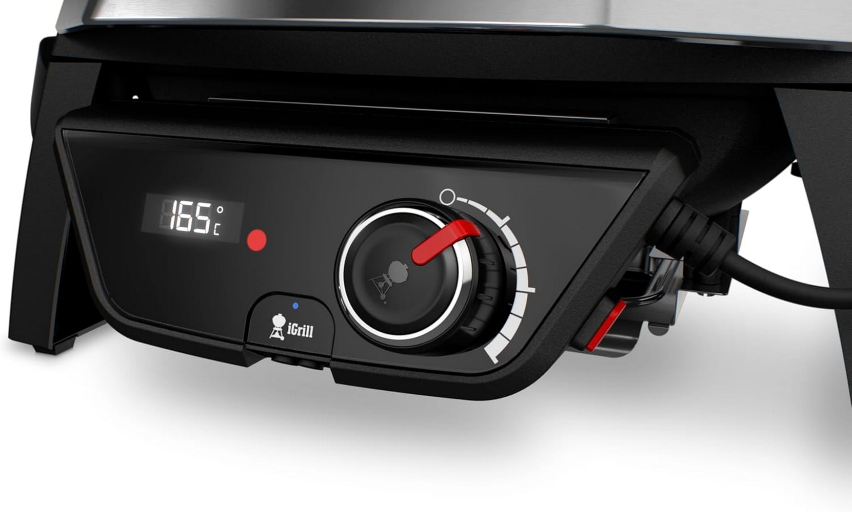 Nahaufnahme eines schwarzen Grill-Bedienfelds mit Digitalanzeige, die 165°C anzeigt.