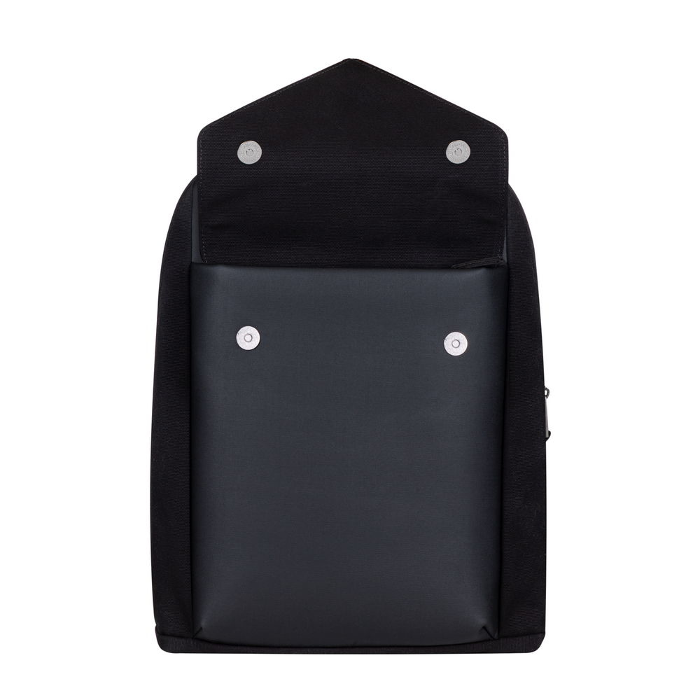 Borsa nera con patta aperta e bottoni automatici, vista frontale.