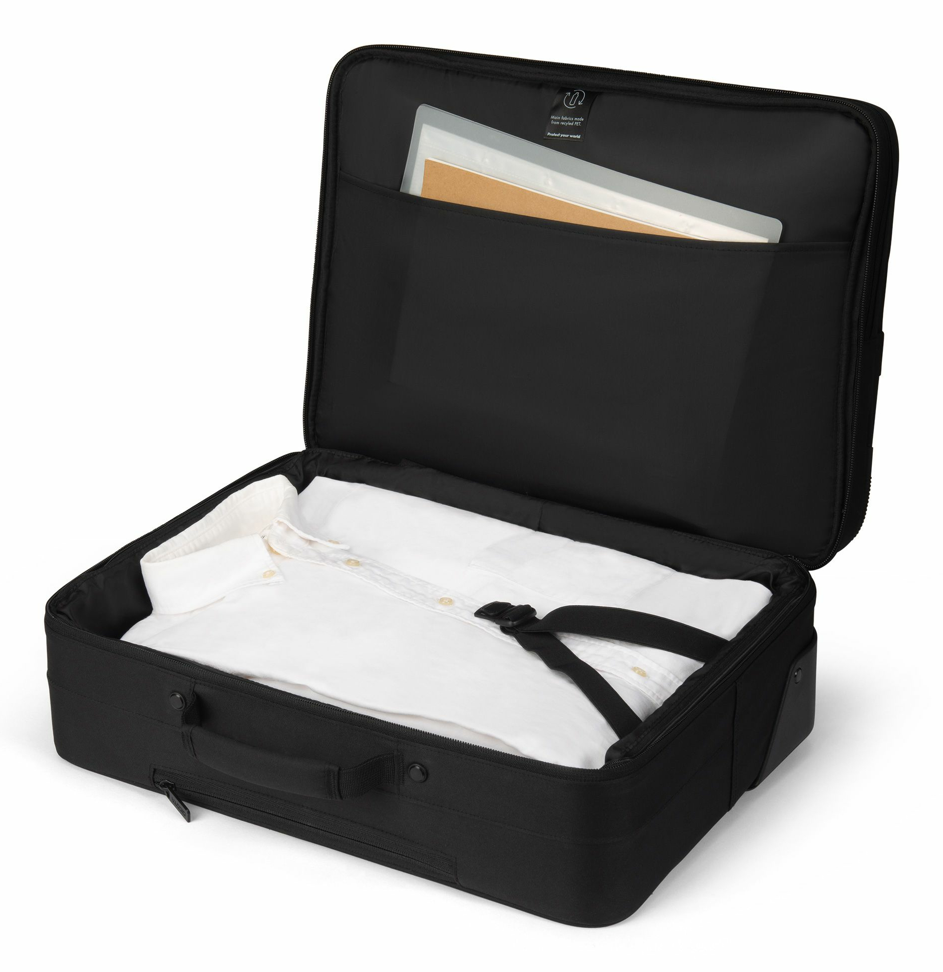 Una valigia nera aperta con camicia bianca e documenti all'interno.