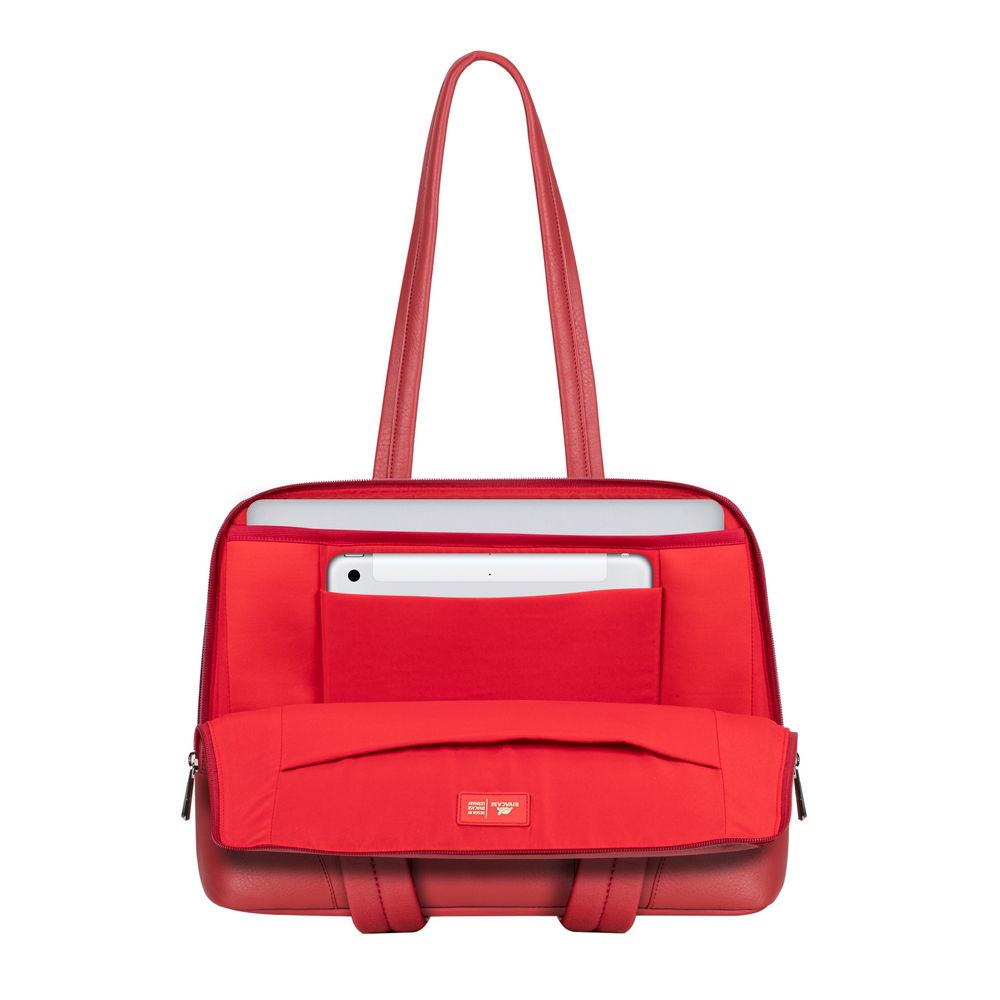 Borsa rossa con scomparto per laptop e tablet, parte superiore bianca del laptop, tablet argentato.