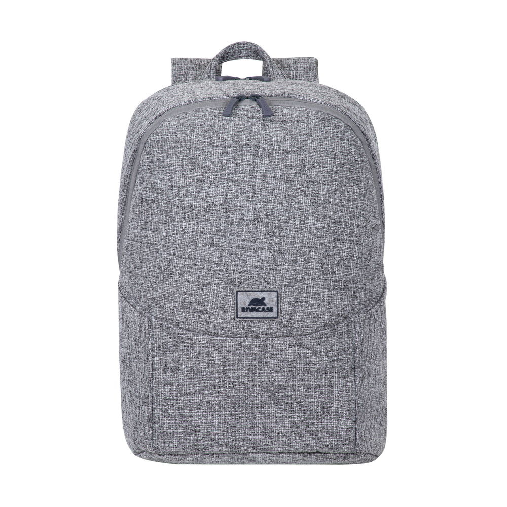 Ein grauer Rucksack mit Textur und kleinem RIVACASE-Logo auf der Vordertasche.