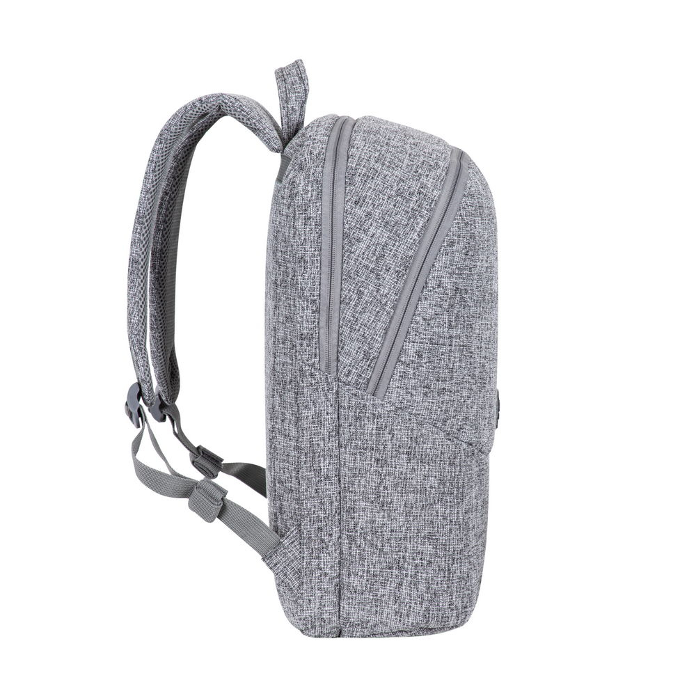 Ein grauer Rucksack mit verstellbaren Trägern und Reißverschlusstaschen.