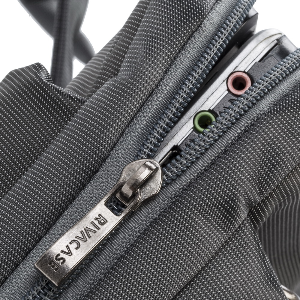 Borsa grigia con cerniera e tre porte (rosso, verde, grigio).