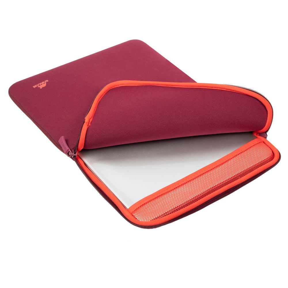 Una custodia per laptop color vinaccia è aperta, rivelando un laptop all'interno. Bordo e cerniera arancioni.