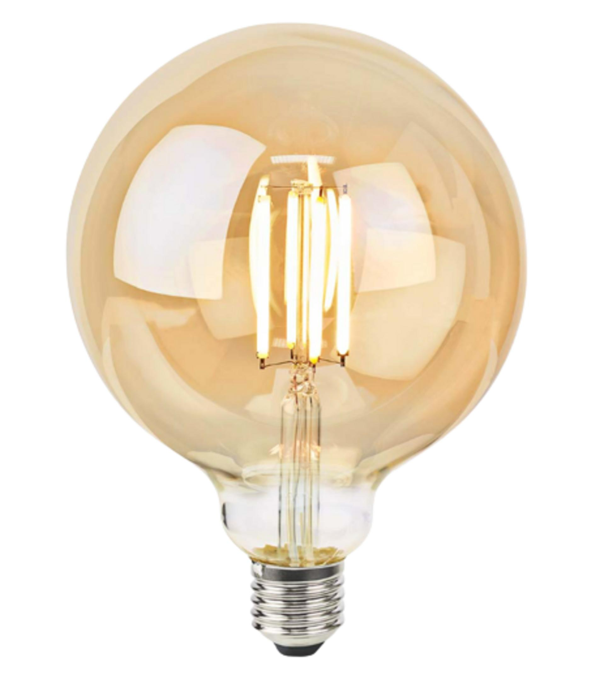 Una lampadina color ambra con base argentata e filamenti visibili.