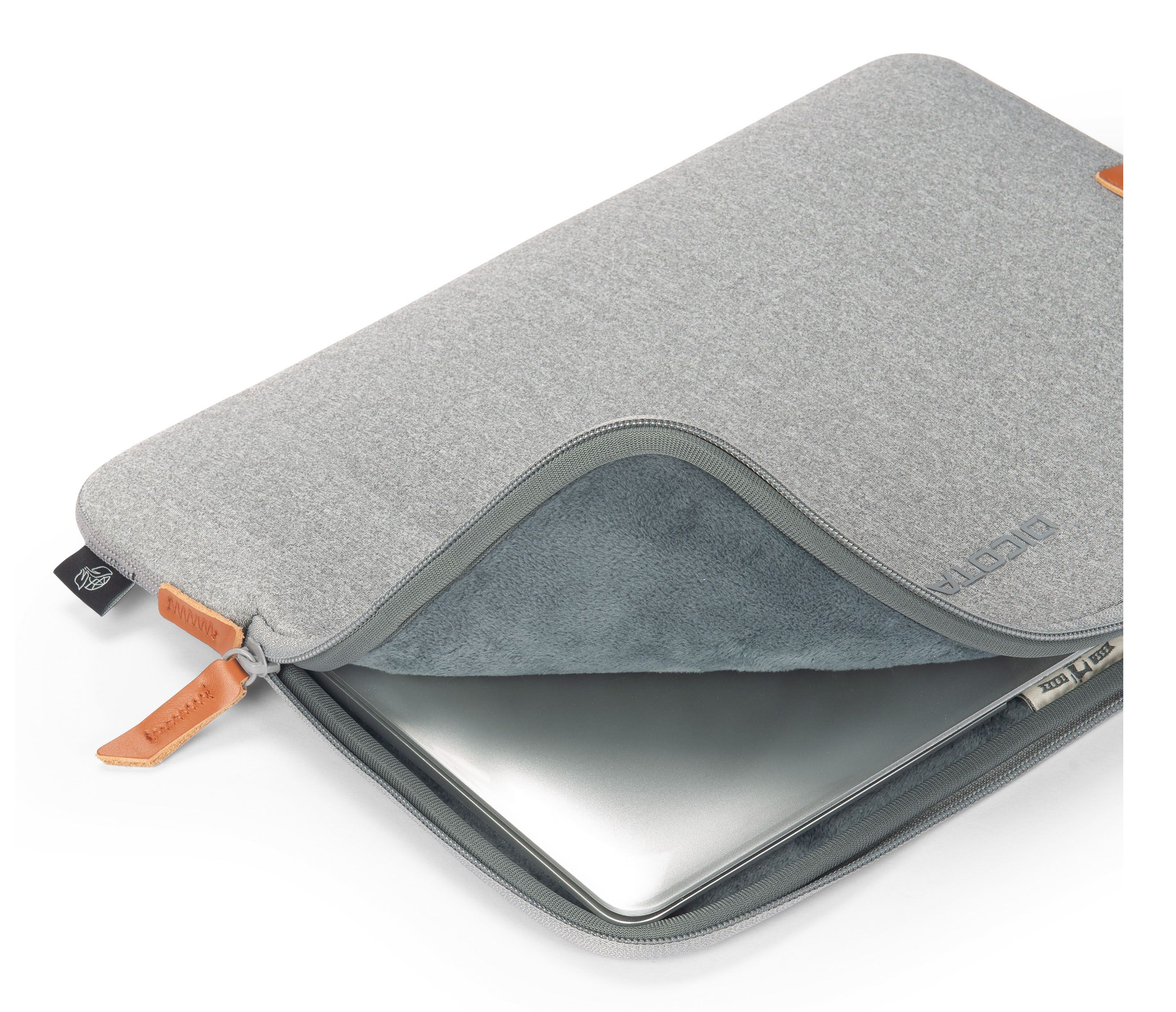 Custodia grigia per laptop con cerniera e linguetta in pelle marrone, mostra un laptop.