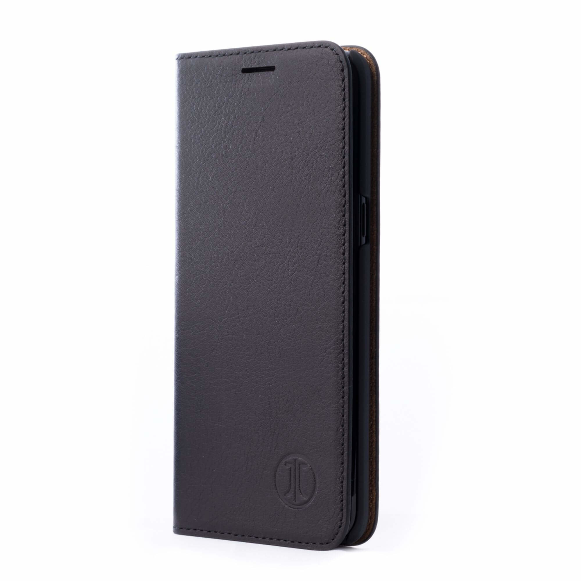 Custodia a libro in pelle grigio scuro per smartphone con logo, su sfondo bianco.