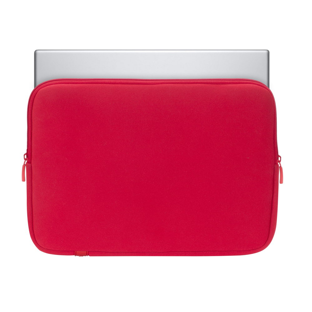 Un laptop argentato parzialmente coperto da una custodia rossa.