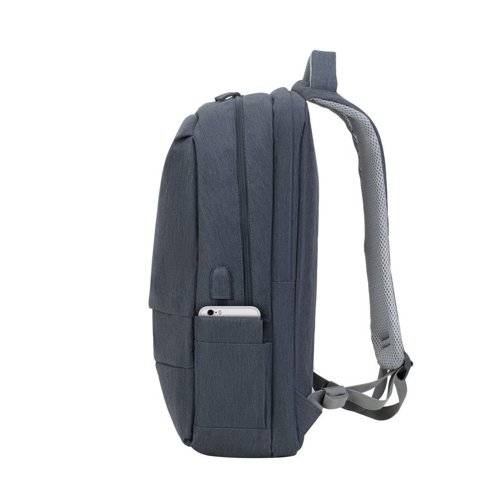 Grauer Rucksack mit seitlicher Handytasche und verstellbaren Trägern.