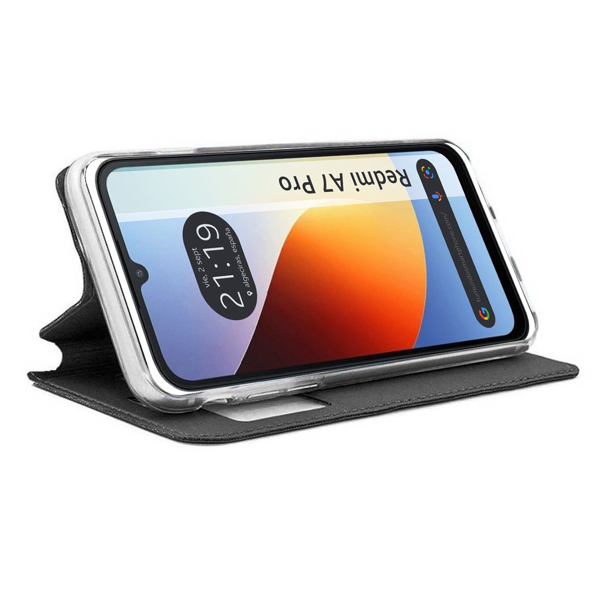 Un smartphone con tapa abatible negra abierta sobre fondo blanco.