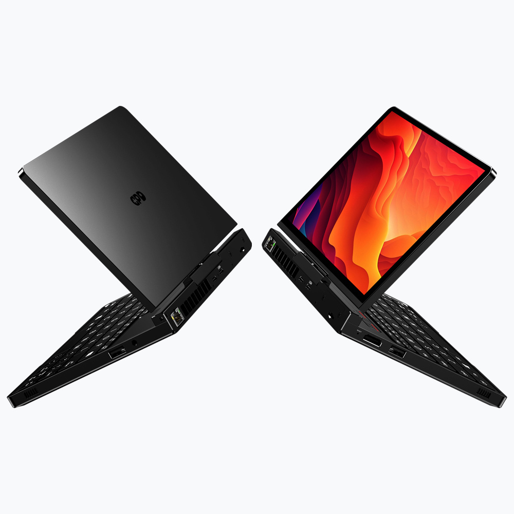 Dwa czarne laptopy z otwartymi ekranami, na białym tle.