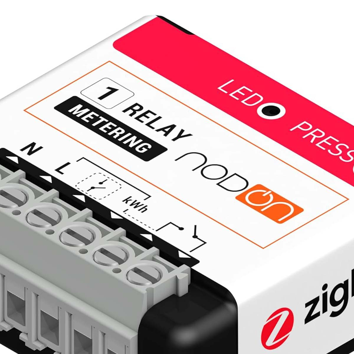 Primo piano di un dispositivo bianco con segni rossi e neri, etichettato per la misurazione elettrica.