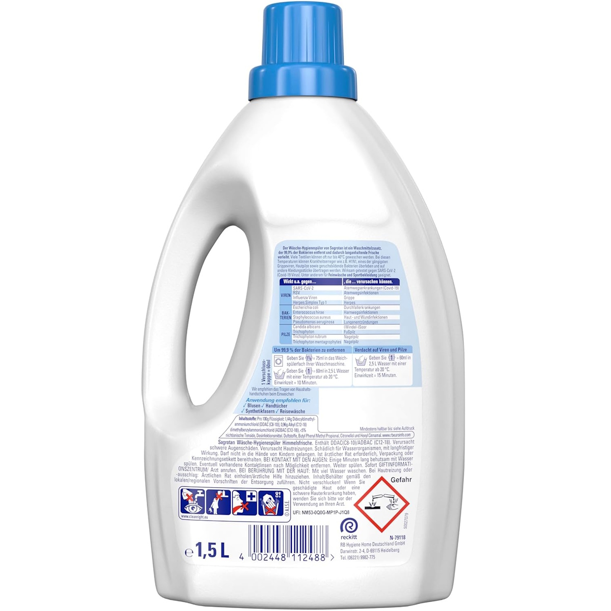 Eine weiße Flasche Sagrotan Hygienespüler mit blauem Deckel. Text auf Deutsch.