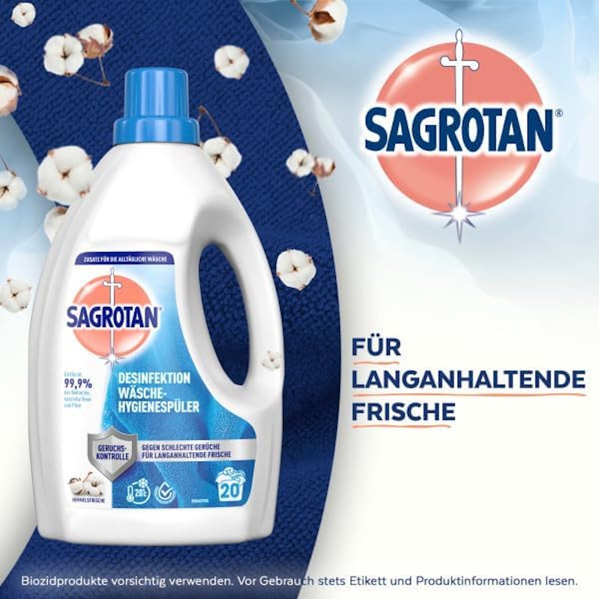 Sagrotan Desinfektion Wäsche-Hygienespüler Flasche auf blauem Hintergrund mit Baumwollblüten.