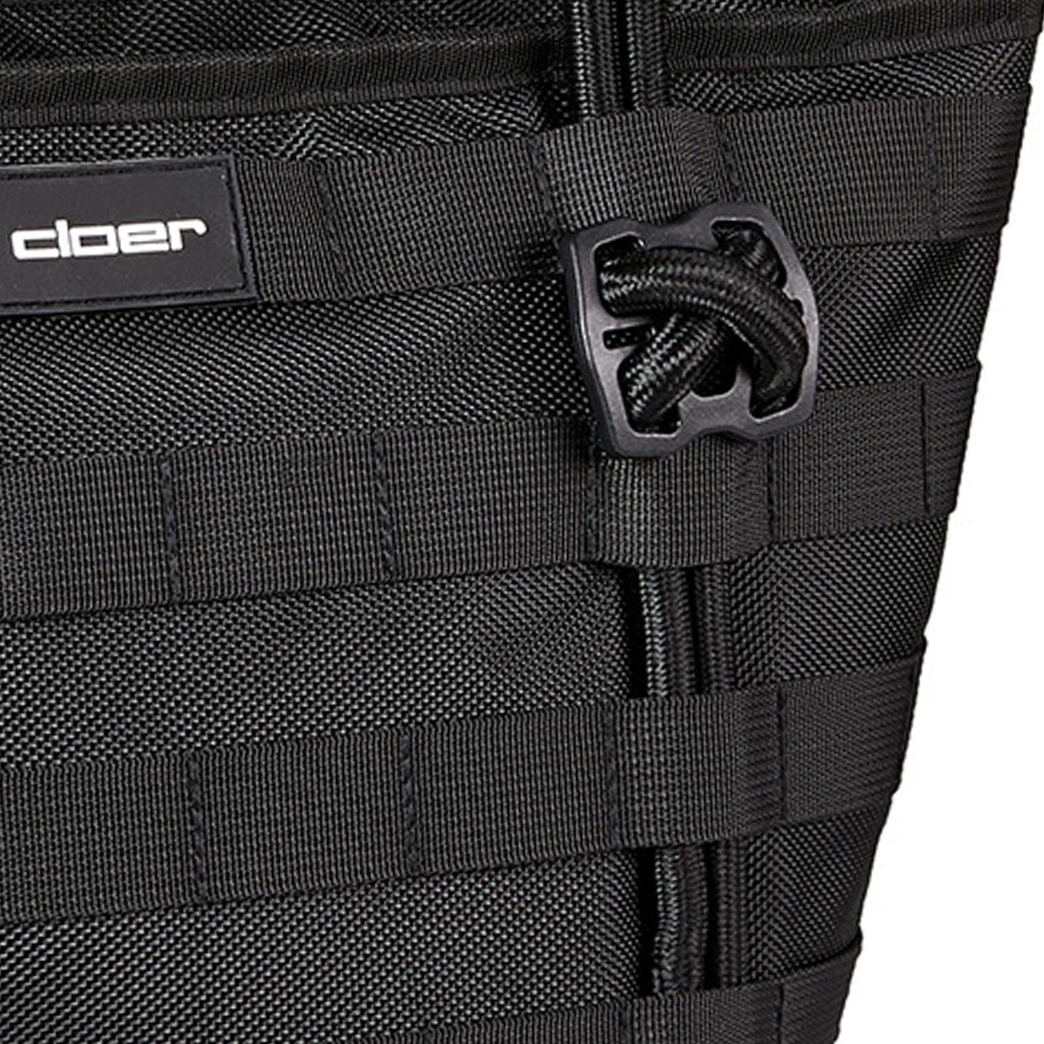 Schwarzer Stoff mit Molle-Schlaufen und schwarzem Cloer-Logo.