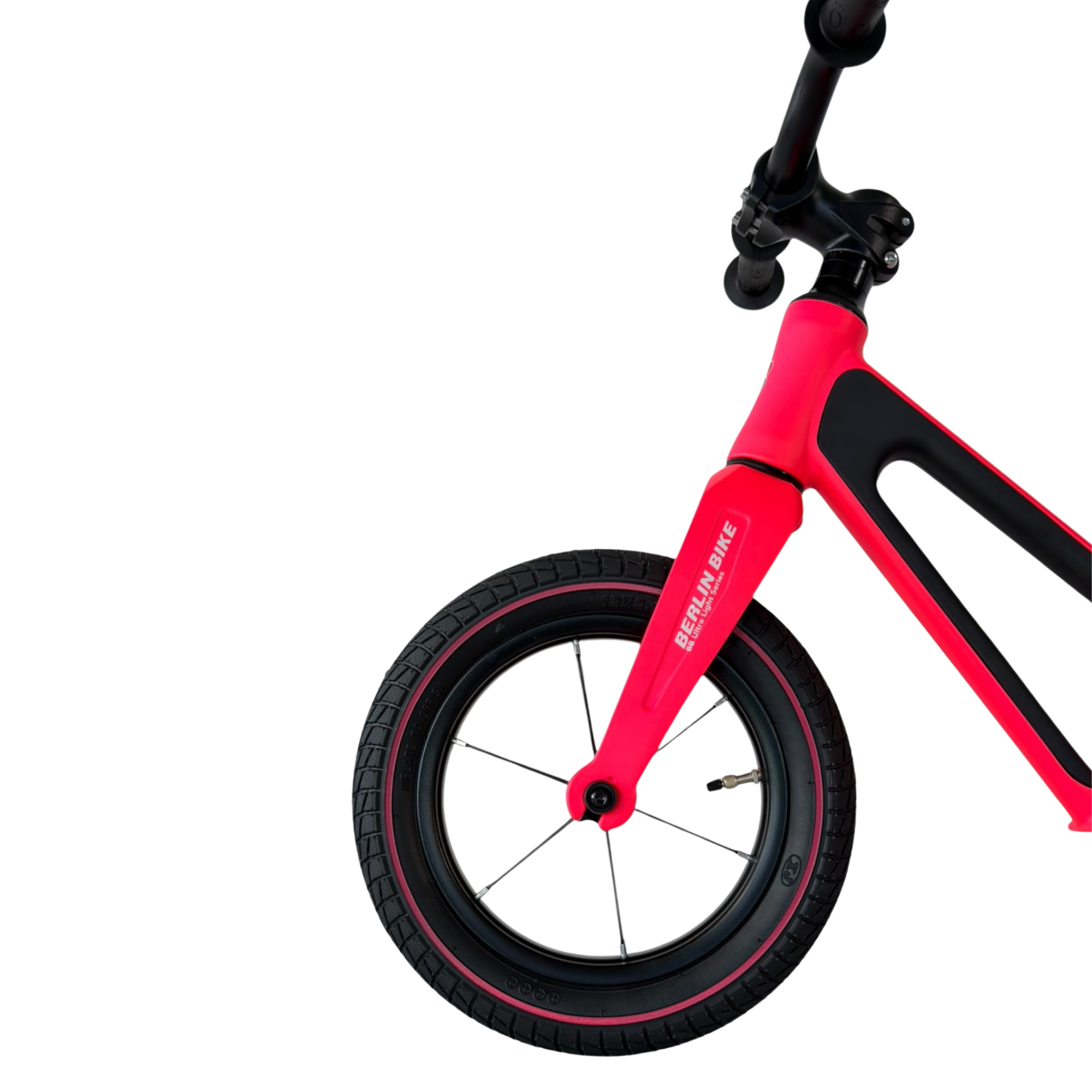 Ein pinkfarbenes Fahrrad mit schwarzem Lenker und Rad. Details auf dem Rahmen.