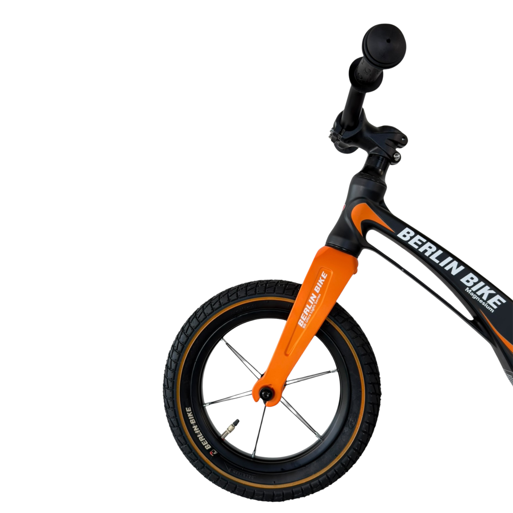 Vorderteil eines orange-schwarzen Laufrads mit Schriftzug "BERLIN BIKE".