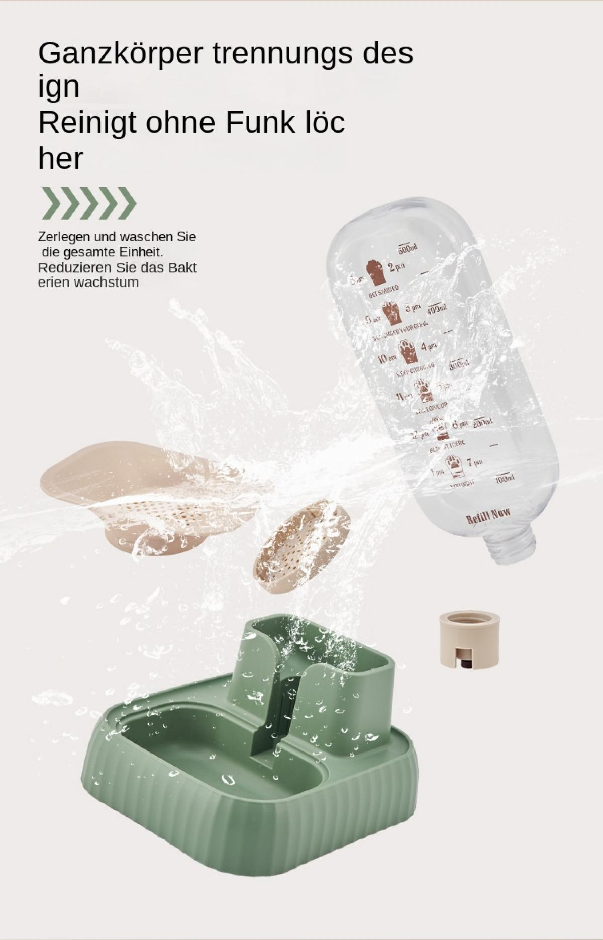 Ein grüner Wassernapf mit zerlegten Teilen und einer Messflasche mit Wasser.