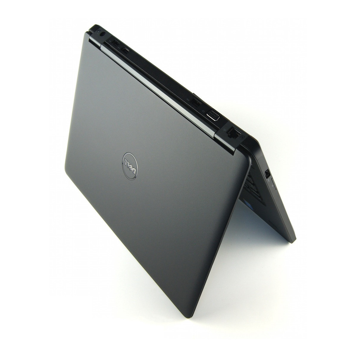 Ein dunkler Dell-Laptop ist auf einer weißen Fläche geöffnet.