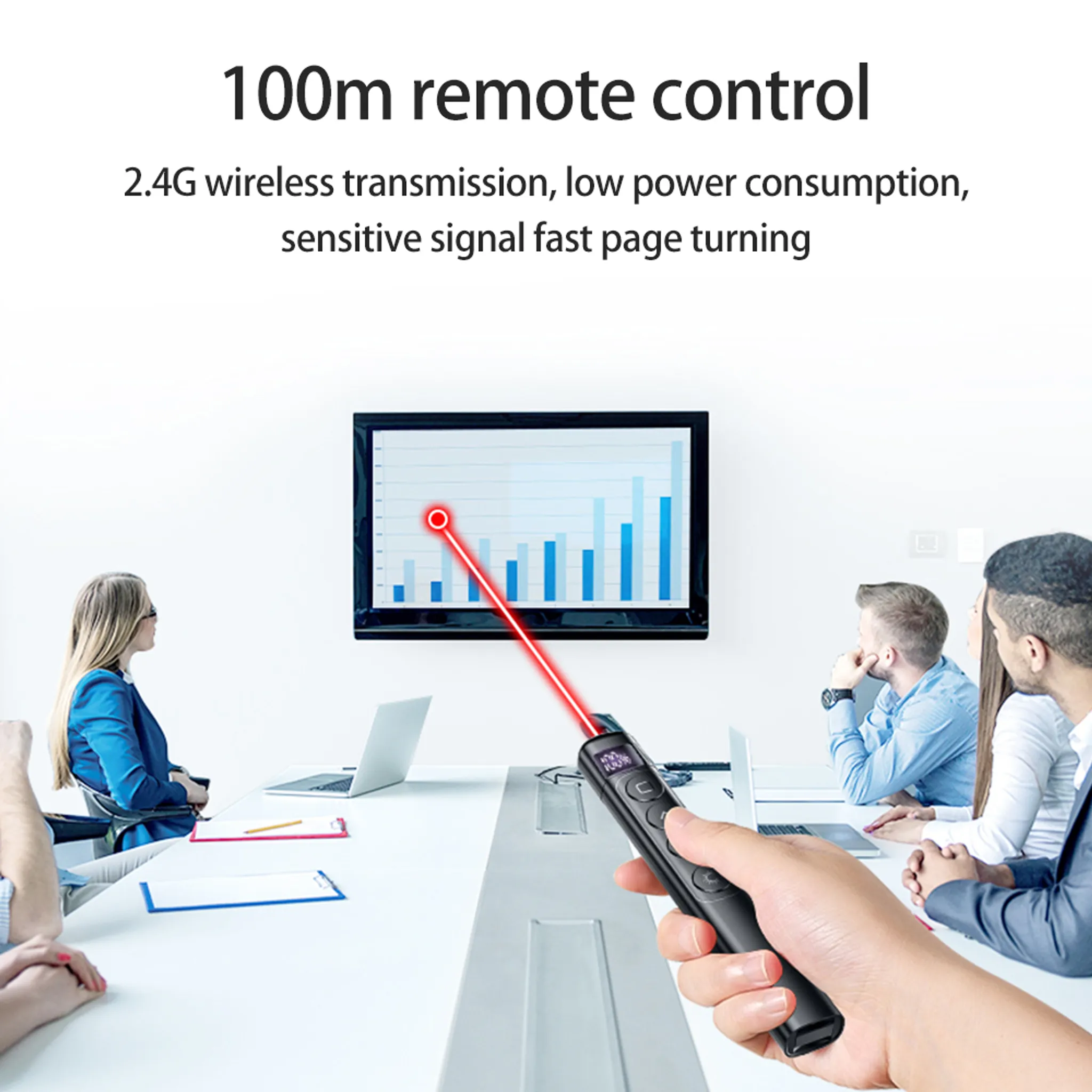 Hand hält Fernbedienung mit rotem Laserpunkt auf Bildschirm mit Diagramm.
