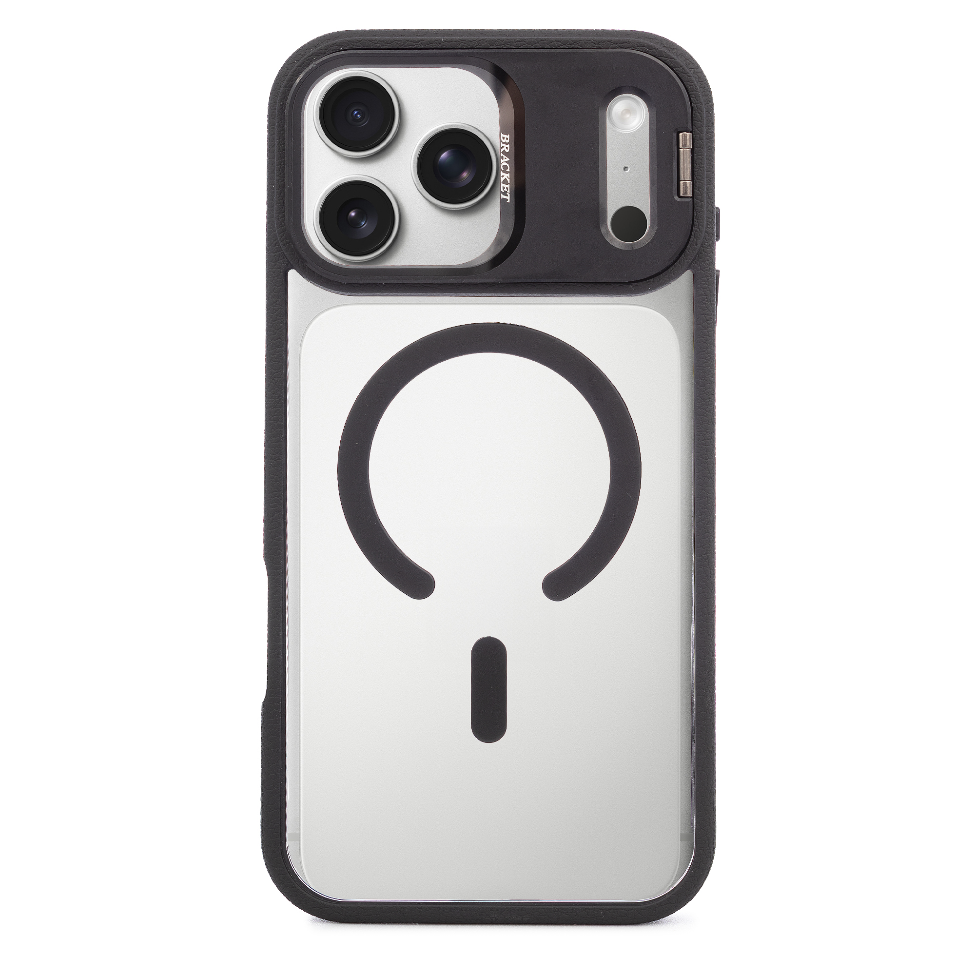 Custodia nera con tre fotocamere, flash e cerchio magnetico su sfondo bianco.