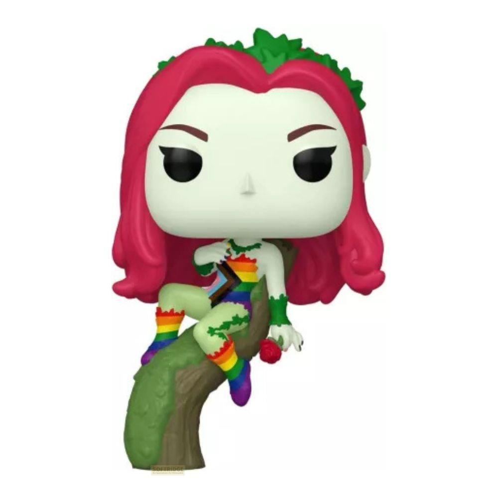 Figura de Poison Ivy con pelo rojo sentada en un tronco. Lleva un atuendo de arcoíris.