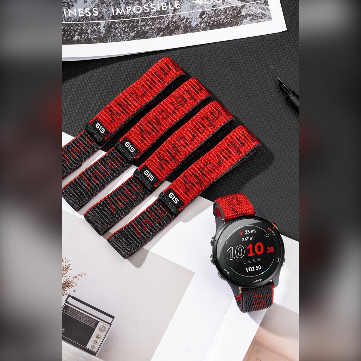 Czarno-czerwony smartwatch z czterema czerwonymi paskami na czarnej powierzchni.