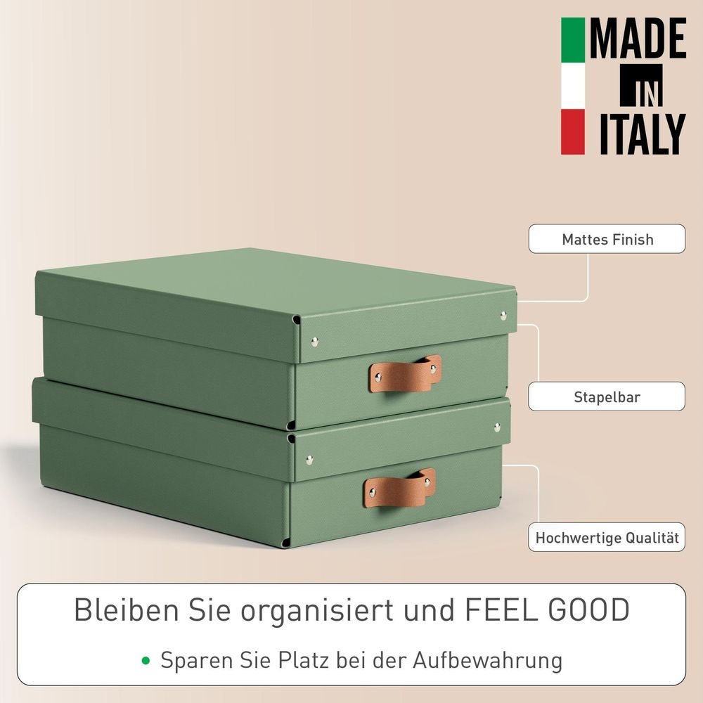 Zwei grüne Aufbewahrungsboxen mit Ledergriffen, matt, stapelbar, Made in Italy.