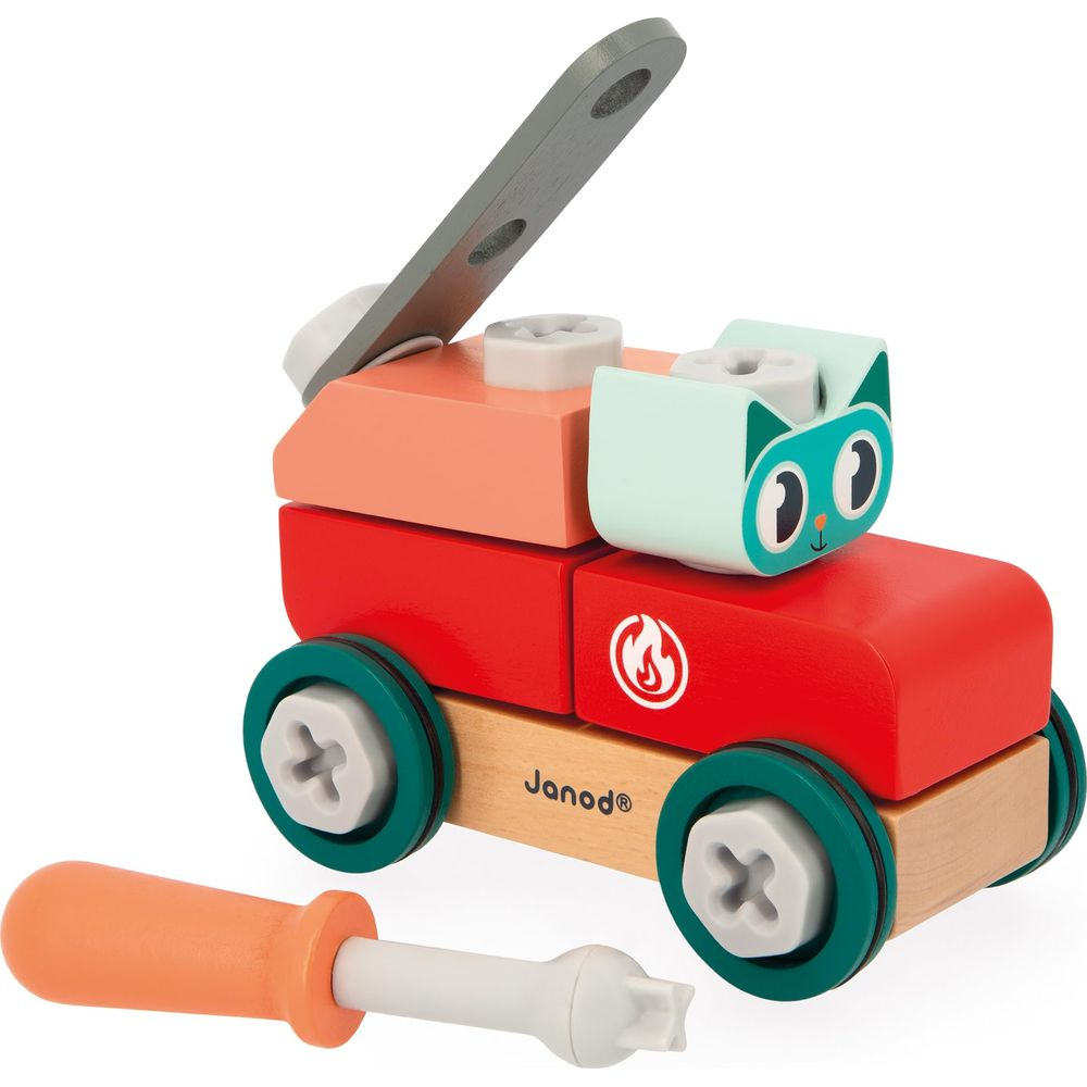 Ein bunter Holz-LKW mit Katzen-Front und Werkzeug, vor weißem Hintergrund.