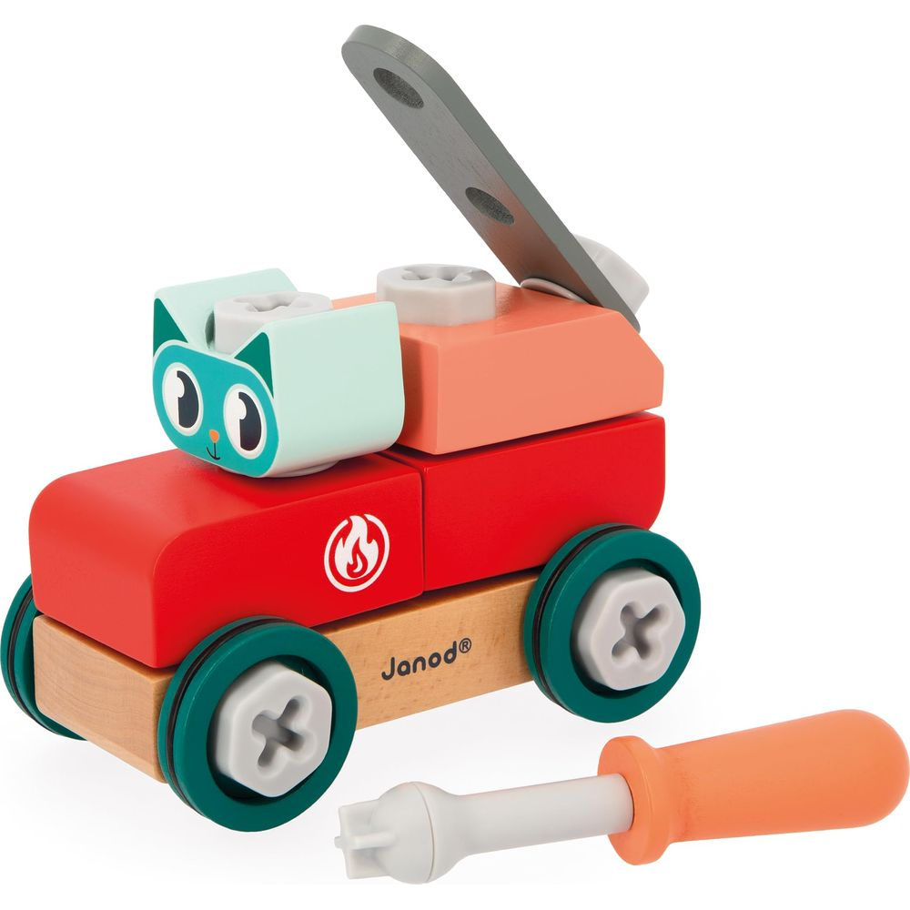 Ein buntes Holzspielzeug-Feuerwehrauto mit Schrauben und Schraubenzieher.