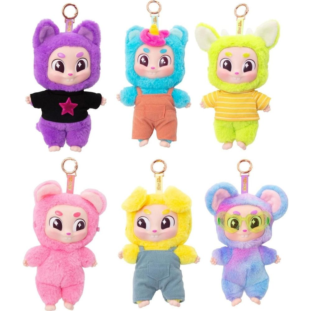 Sei morbidi portachiavi a forma di bambola in vari colori e outfit.
