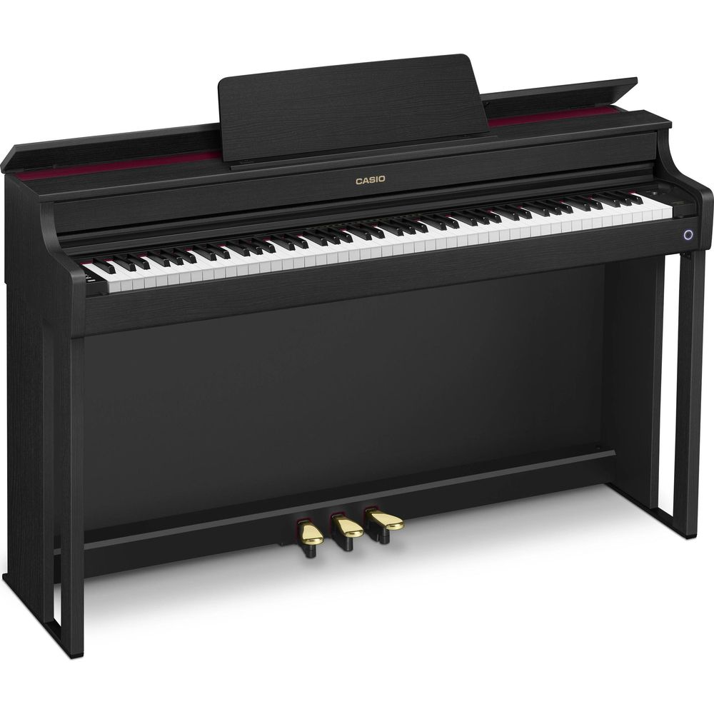 Un piano numérique noir avec pupitre et trois pédales.