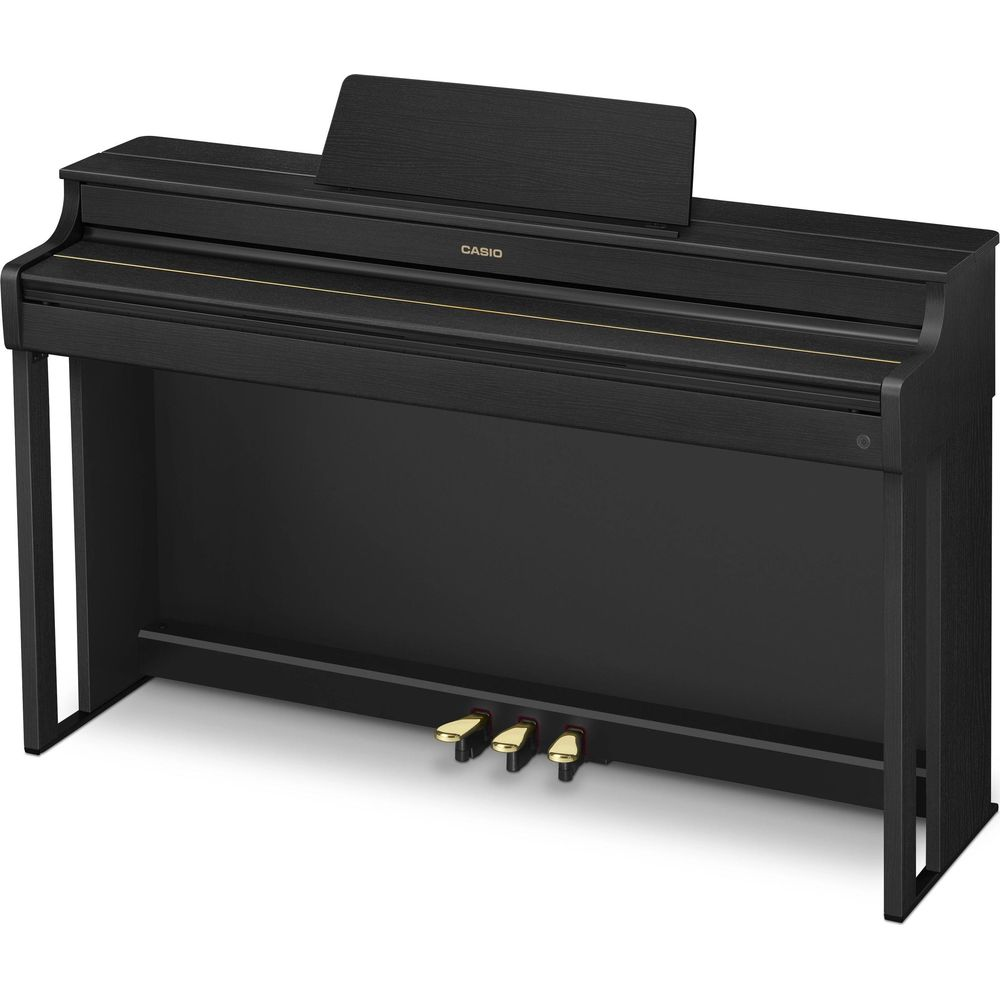 Un piano numérique noir avec pupitre et trois pédales.
