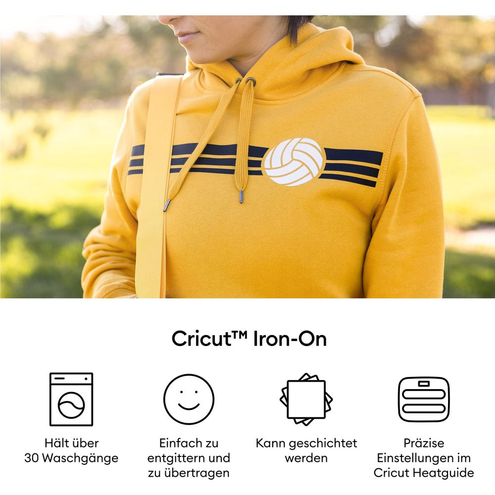 Gelber Kapuzenpullover mit Volleyball-Design. "Cricut Iron-On" Schriftzug mit Icons.