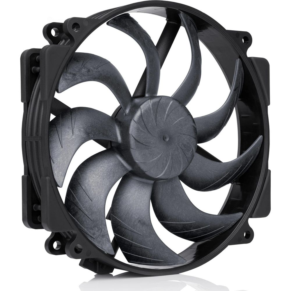 Een zwarte ventilator met negen gebogen bladen en een centrale naaf.
