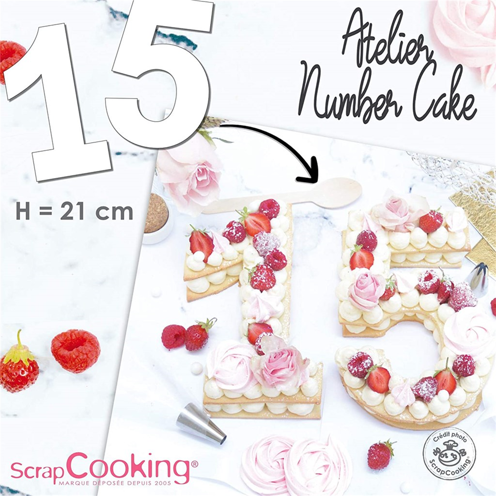 Nummerntorte '15' mit Sahne, Erdbeeren und Himbeeren. Höhe 21 cm.
