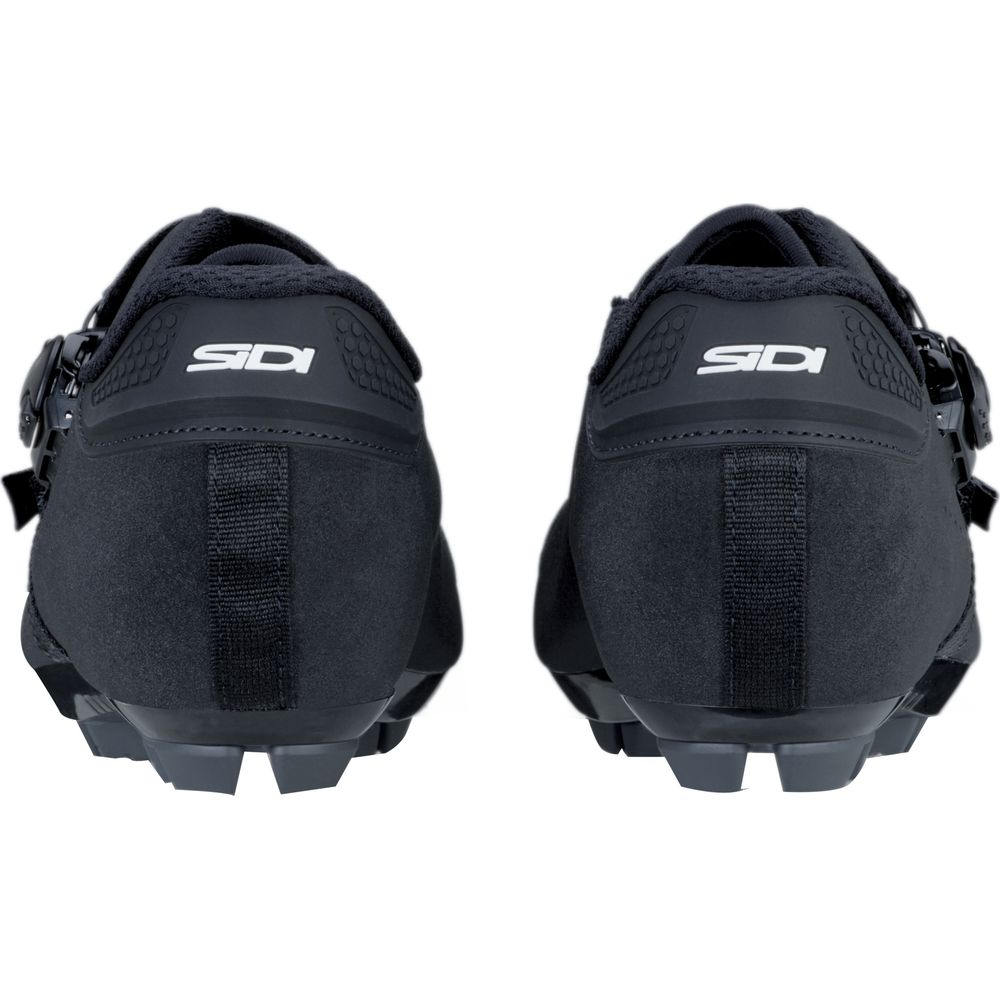 Schwarze Radschuhe mit Sidi-Logo, von hinten gezeigt.