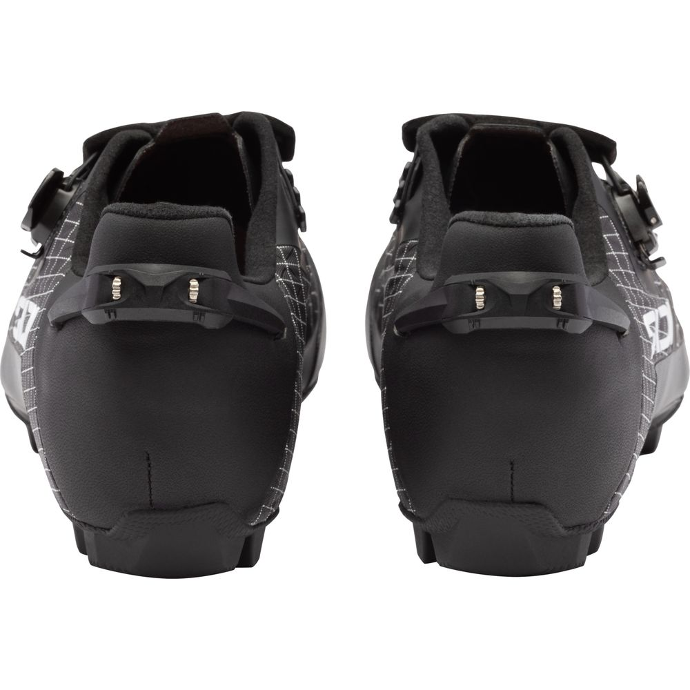 Schwarze Radschuhe mit Schnallen und weißem Gittermuster.